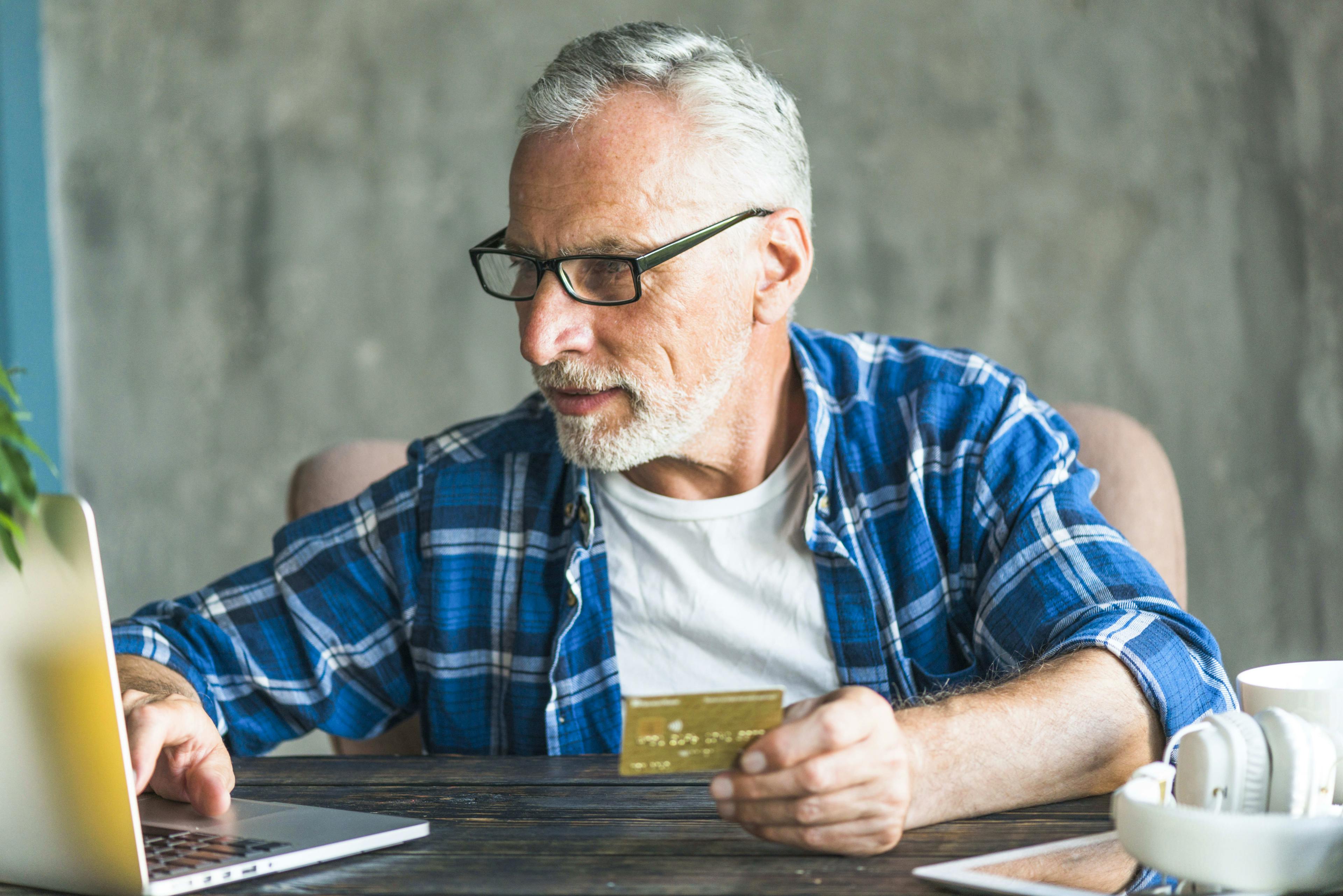 Como funciona o cartão de crédito para aposentados?
