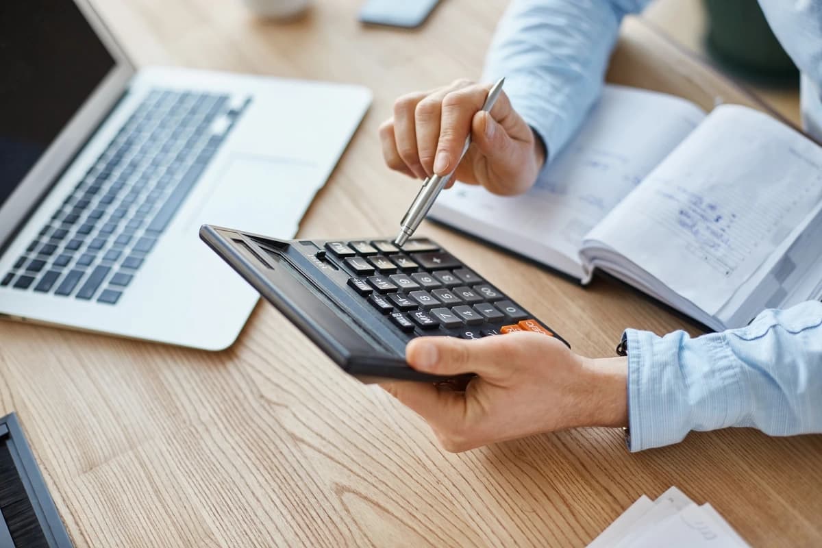 Planejamento financeiro pré-contratação: a parcela cabe no orçamento?
