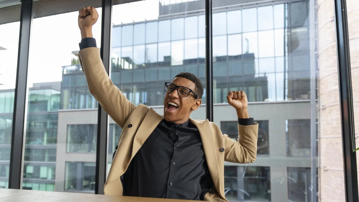 Trabalhadores recebem pagamento hoje (15); saiba se você tem direito