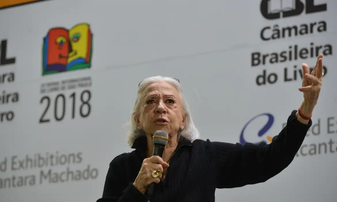 Fernanda Montenegro é dada como morta pelo INSS e entra com ação na Justiça