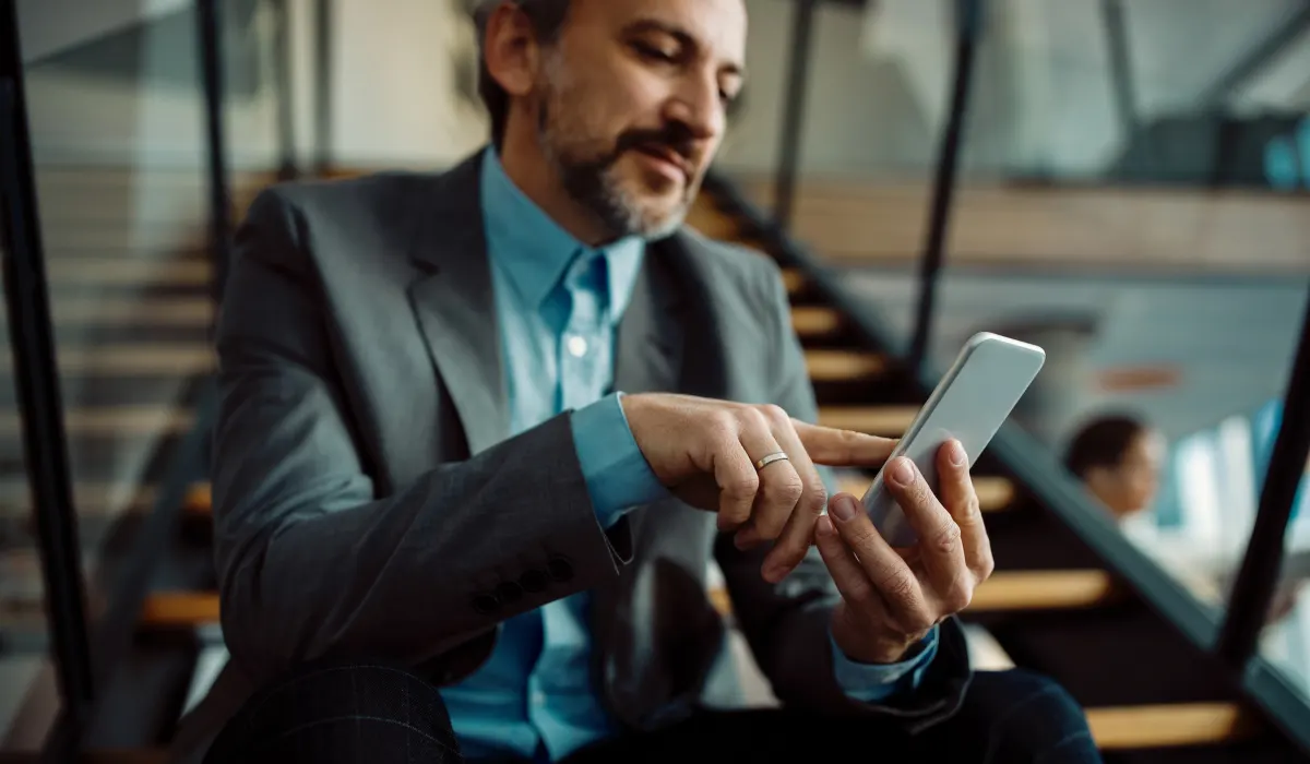 Cartão consignado gera dívida infinita? Economista revela como contratar com segurança