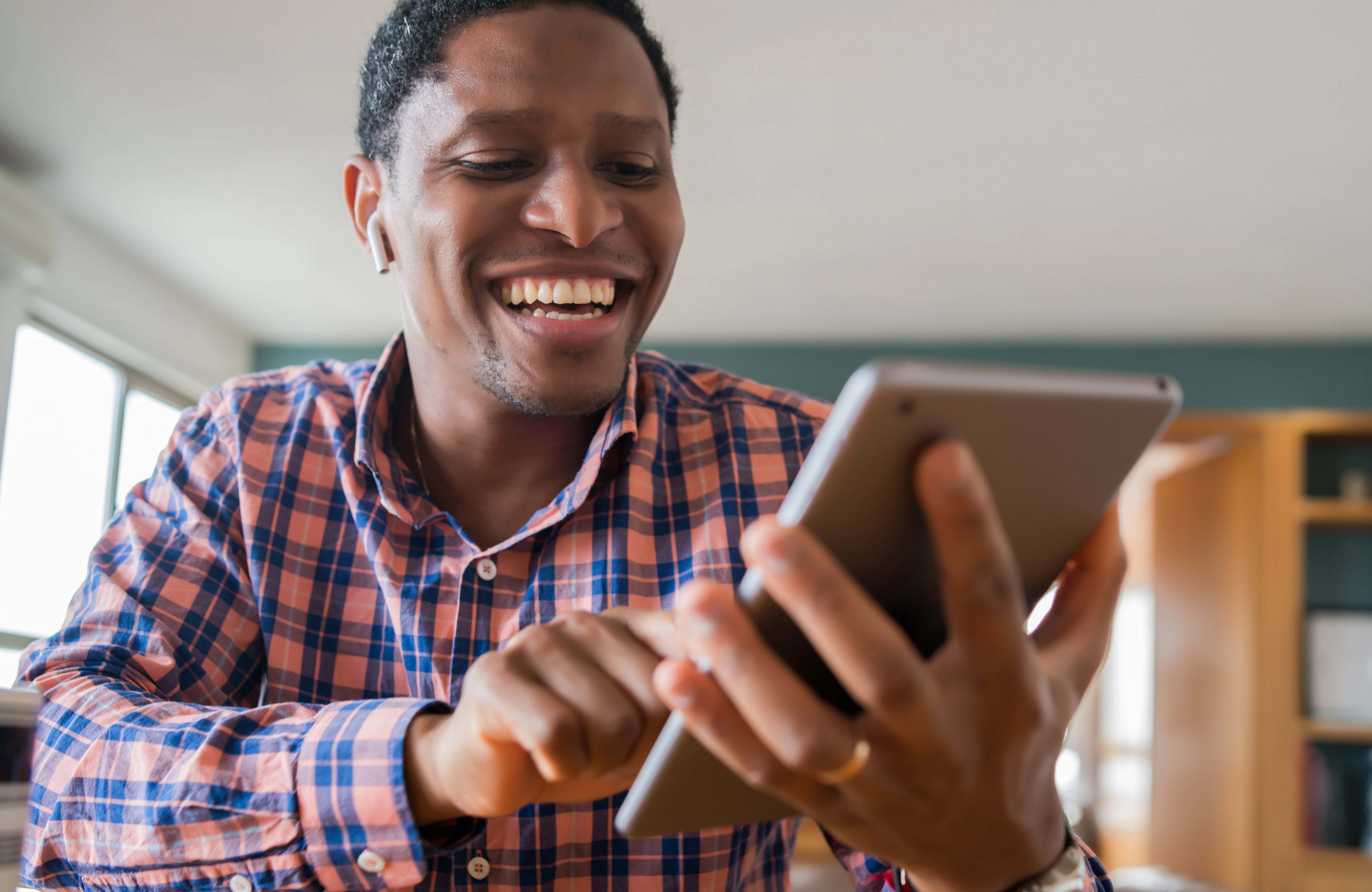 Servidores de Minas Gerais recebem aumento salarial em agosto; confira detalhes