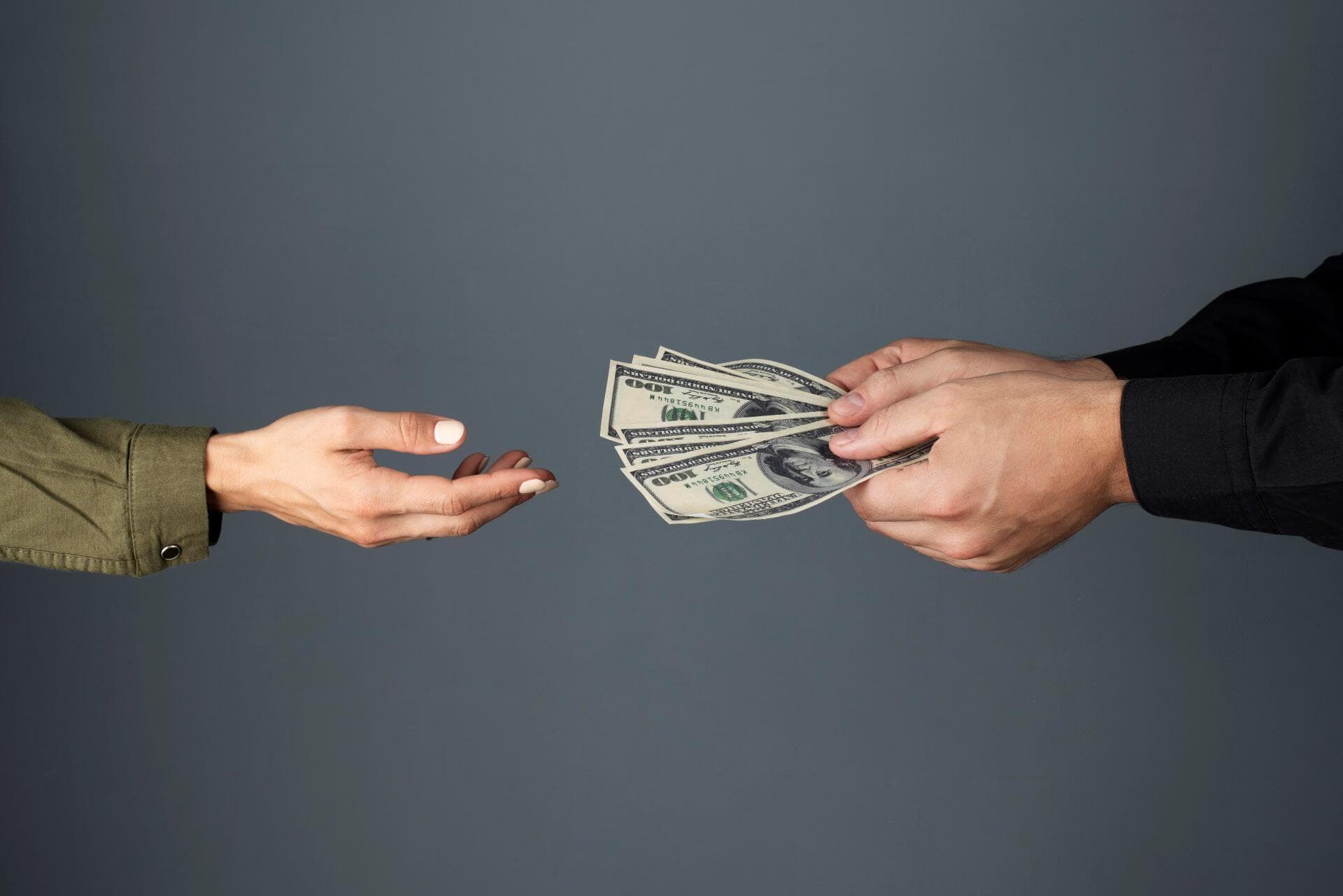 Pegar empréstimo com agiota é crime?