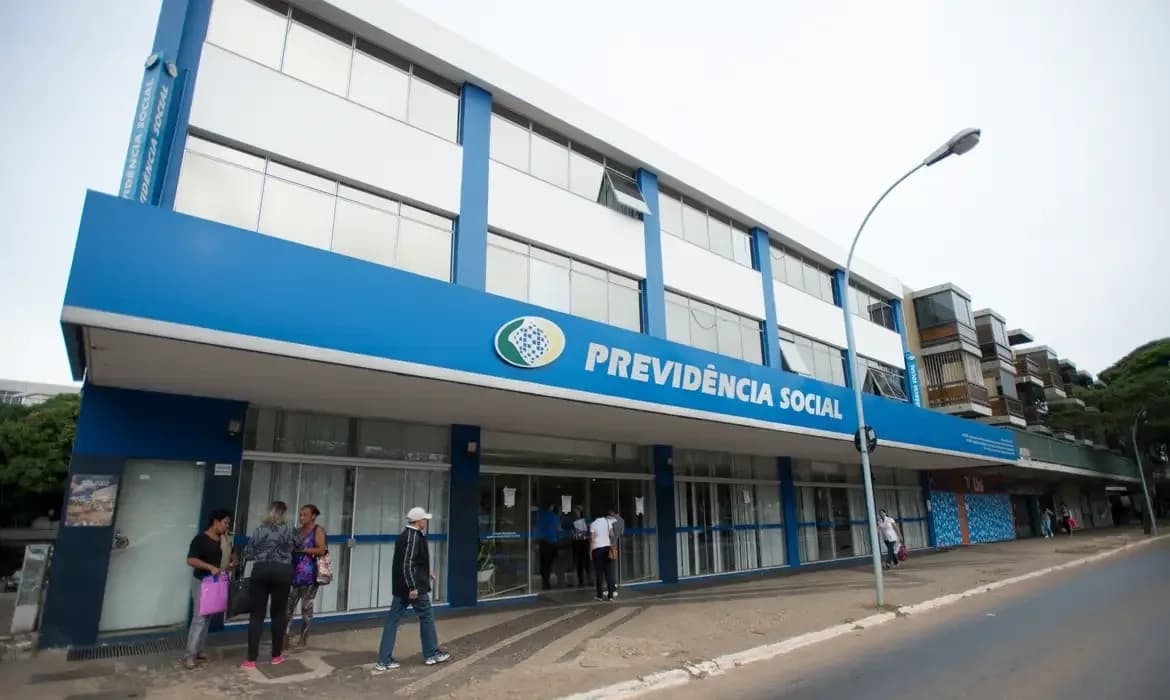 Concessão de benefícios do INSS por via judicial bate recorde histórico; entenda