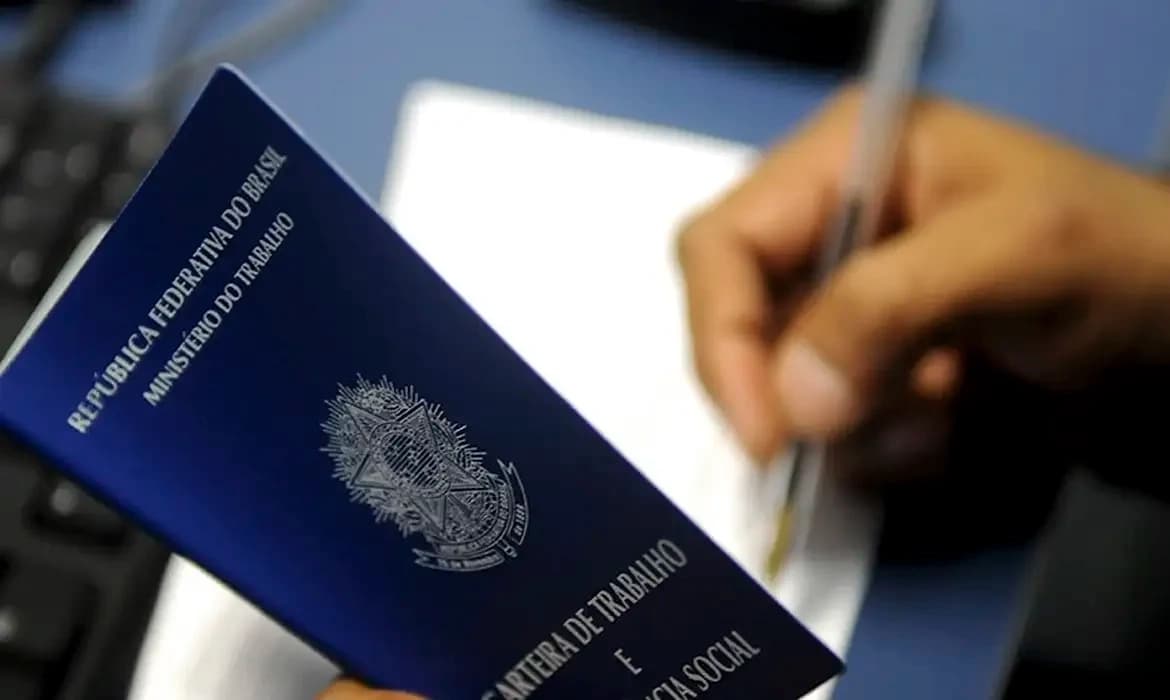 Renda do trabalhador cresce 1,1% até fevereiro; como isso impacta o seu acesso ao crédito consignado?