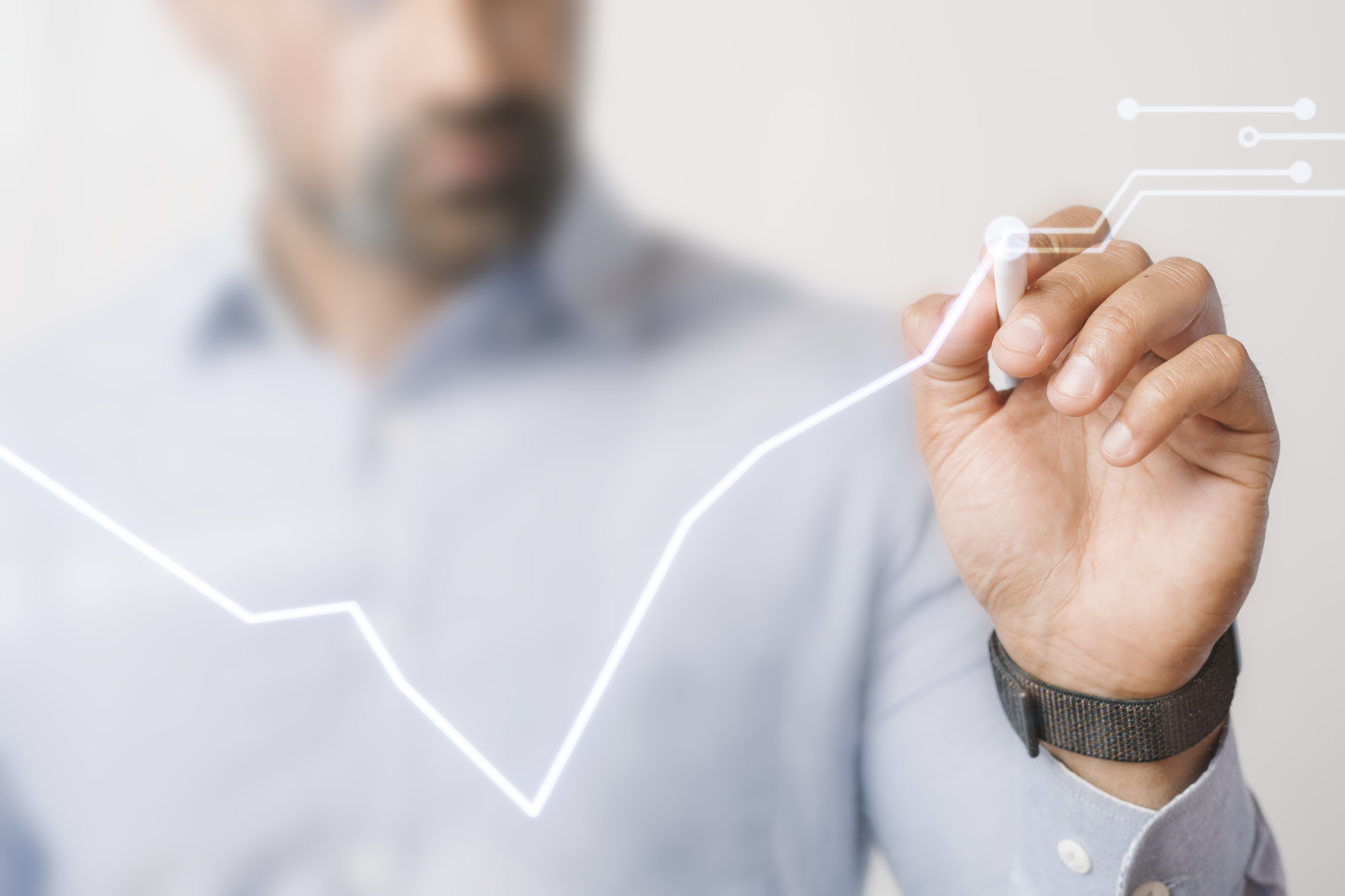 Incerteza da Economia cai para menor nível desde julho; entenda como o indicador impacta o crédito consignado