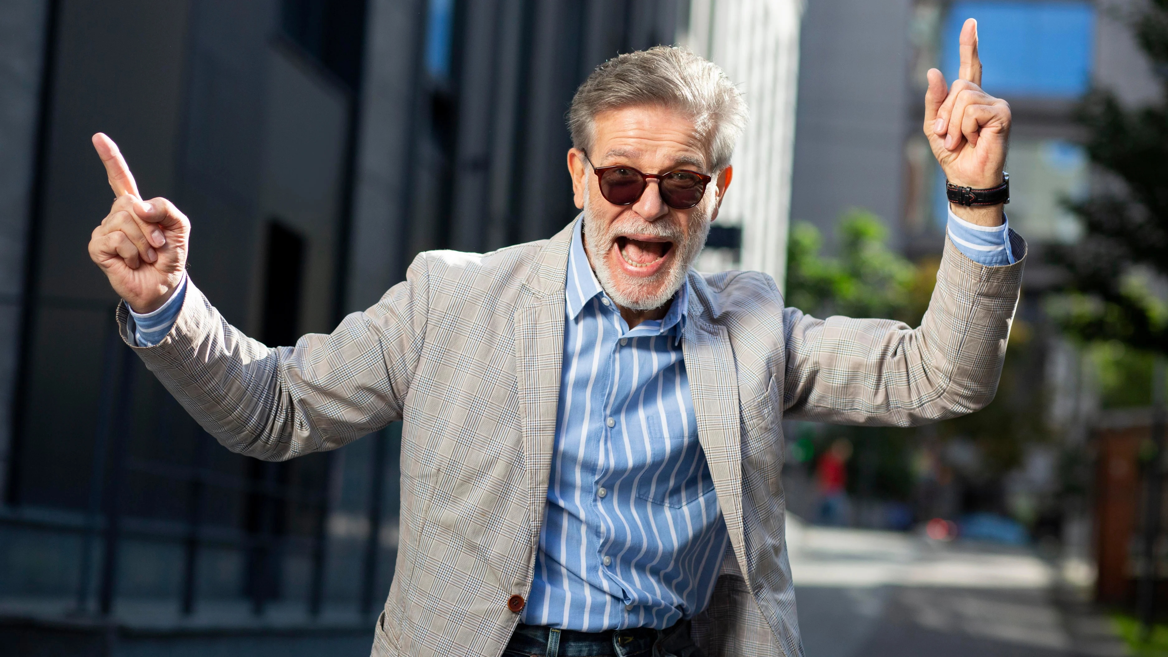 Aposentados em agência bancária: contratação de crédito consignado cresce entre beneficiários do INSS